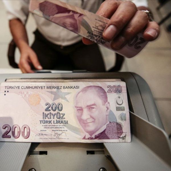 Mevduat faizi yükseldi, vatandaş TL’de kaldı