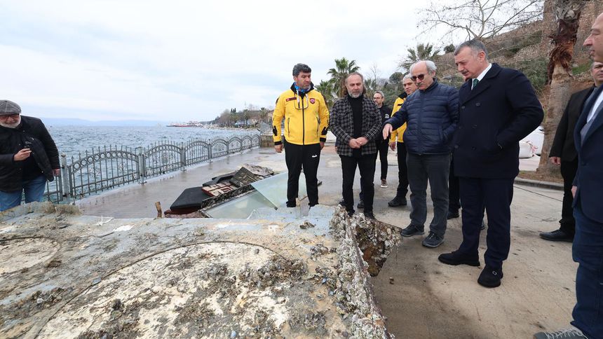 Kocaeli Büyükşehir Belediyesi'nden İzmit Körfezi’nde temizlik çalışması