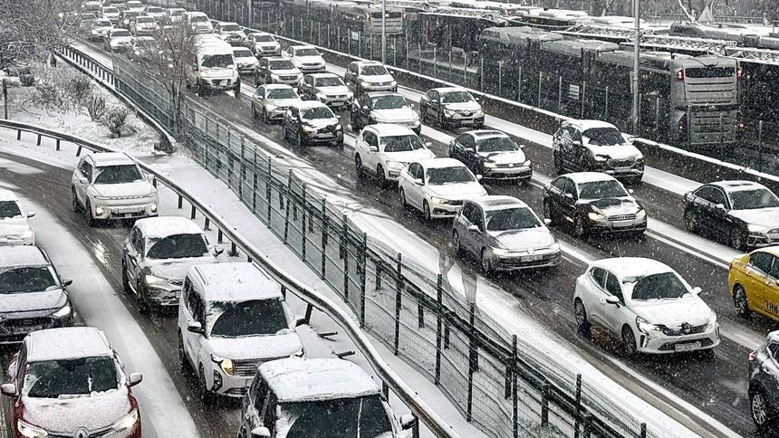 İstanbul'da ağır taşıtların ve kuryelerin trafiğe çıkışı yasaklandı