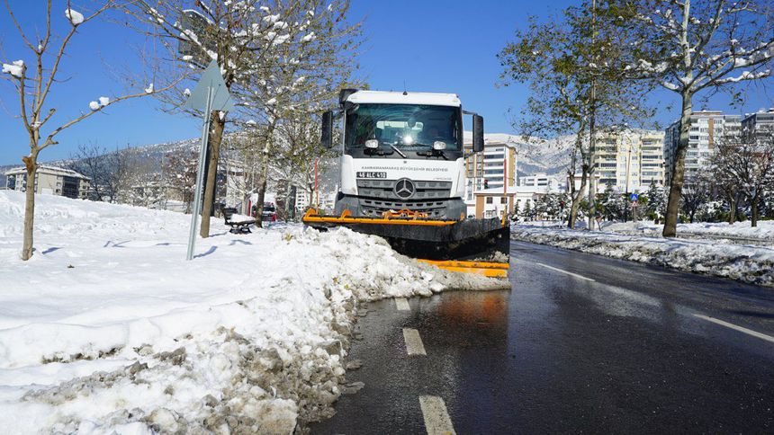 Kahramanmaraş’ta karla mücadele sürüyor