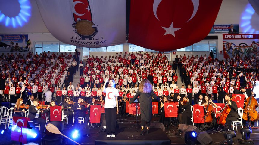 Cumhuriyet’in 1000 Sesi Kahramanmaraş’ta yankılandı Cumhuriyet’in 1000 Sesi Kahramanmaraş’ta yankılandı