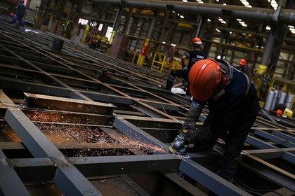 Üretim aşağıya giderken enflasyon yatay seyrediyor