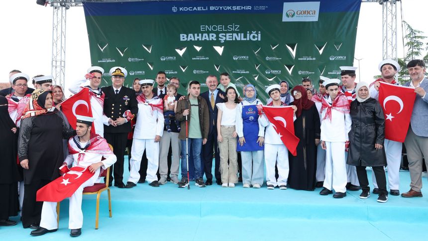 Kocaeli Büyükşehir’den özel gençler için askerlik uğurlaması