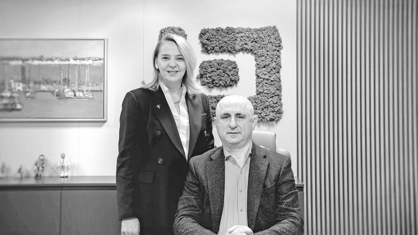 Eczacıyla doktorun aşkından 3 oğul, 8 milyar lira ciro doğdu Eczacıyla doktorun aşkından 3 oğul, 8 milyar lira ciro doğdu