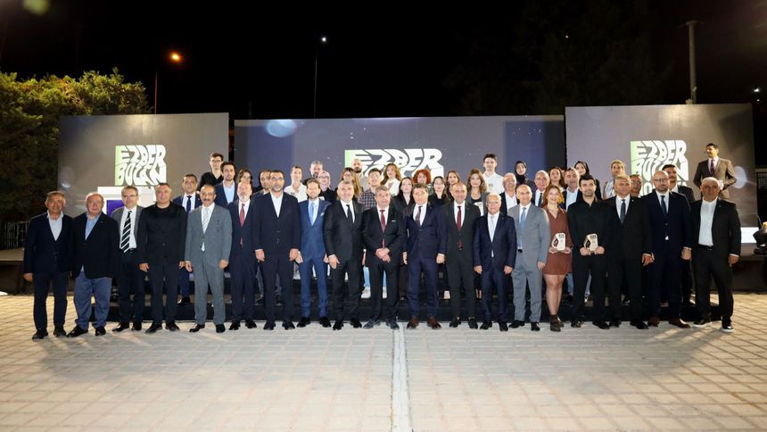 'Ezber Bozan Mobilya Tasarım Yarışması’nda dereceye girenler ödüllendirildi