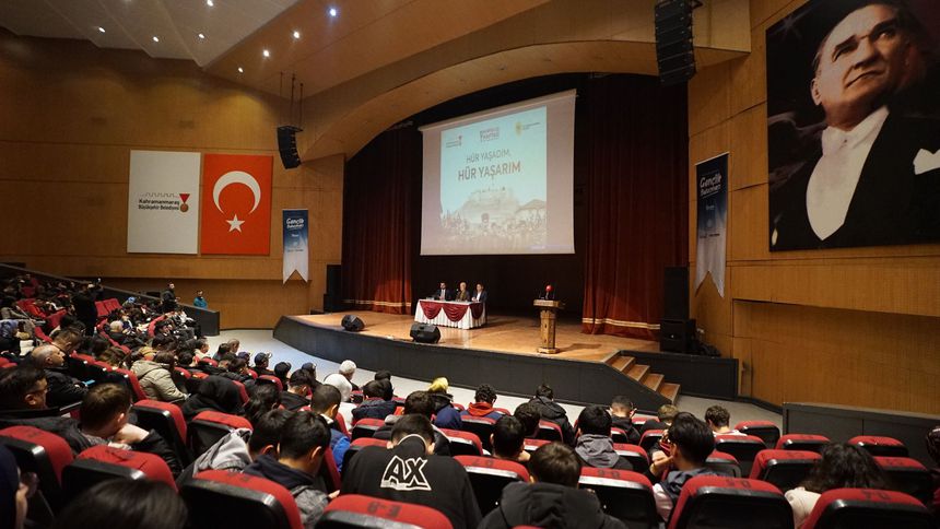 'Hür Yaşadım, Hür Yaşarım' konferansı gençleri Millî Mücadele ruhu ile buluşturdu