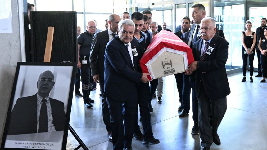 Süreyya Serdengeçti son yolculuğuna uğurlandı