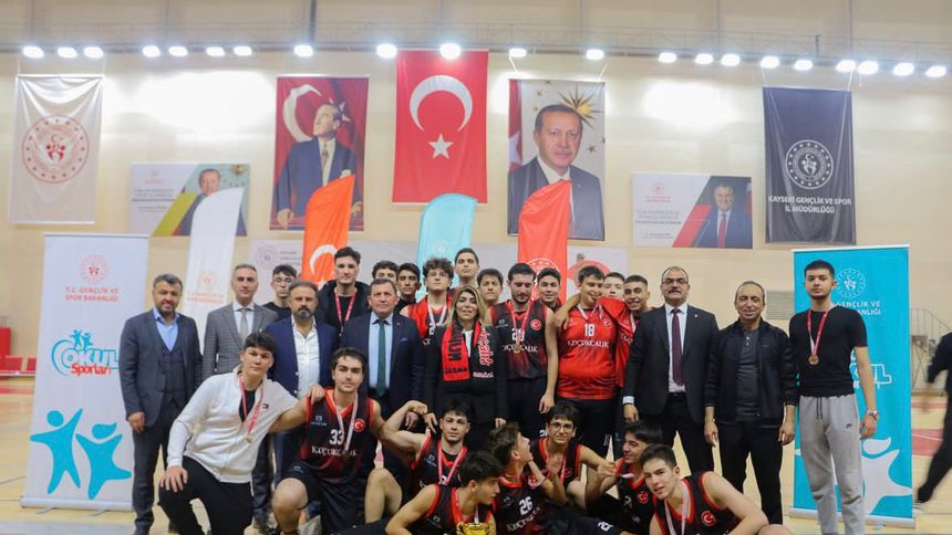 Nuh Mehmet Küçükçalık Anadolu Lisesi şampiyon oldu