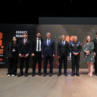 Alper Gezeravcı GTÜ’de uzay deneyimlerini öğrencilerle paylaştı