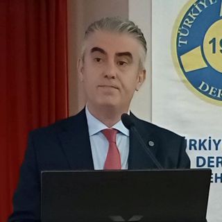 'Sağlıkta dijital ikiz ve yapay zekâ dönüşümü artık zorunluluk'