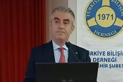'Sağlıkta dijital ikiz ve yapay zekâ dönüşümü artık zorunluluk'