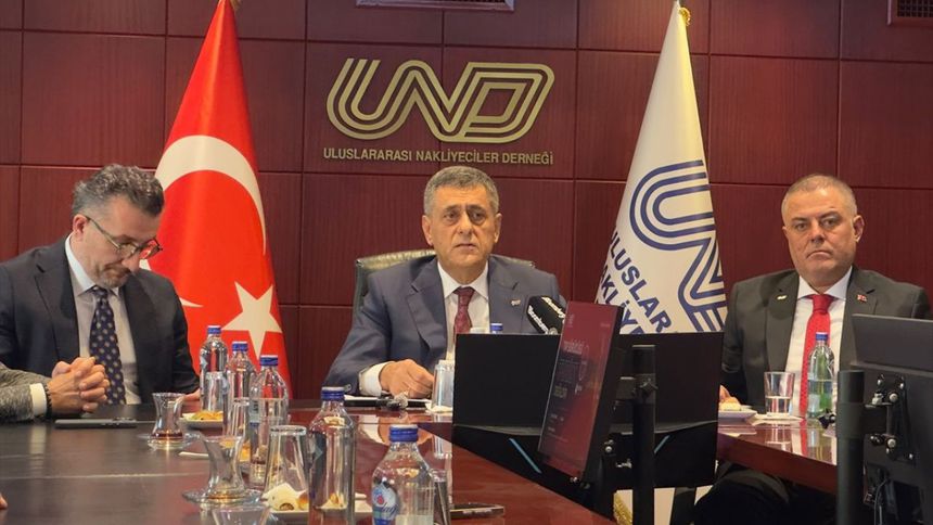UND: Avrupa Komisyonu tır sürücüleri için yeni hukuki çözümleri gündeme aldı