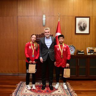 Başkan Görgel, Balkan şampiyonu genç güreşçileri ağırladı
