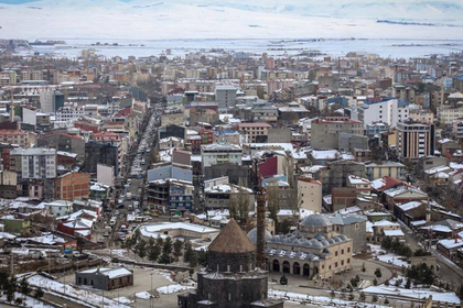 Kars kendini unuturken…