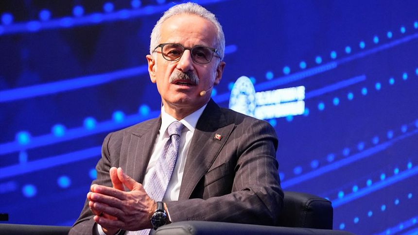 Uraloğlu: İstanbul'a 600 kilometre daha metro lazım