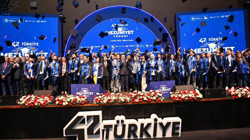 Bilişim Vadisi’nde 42 Türkiye mezunlarına diplomaları verildi