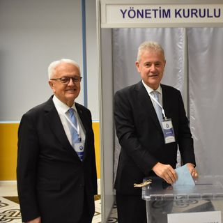 İzmir Ticaret Odası’nda Mahmut Özgener güven tazeledi