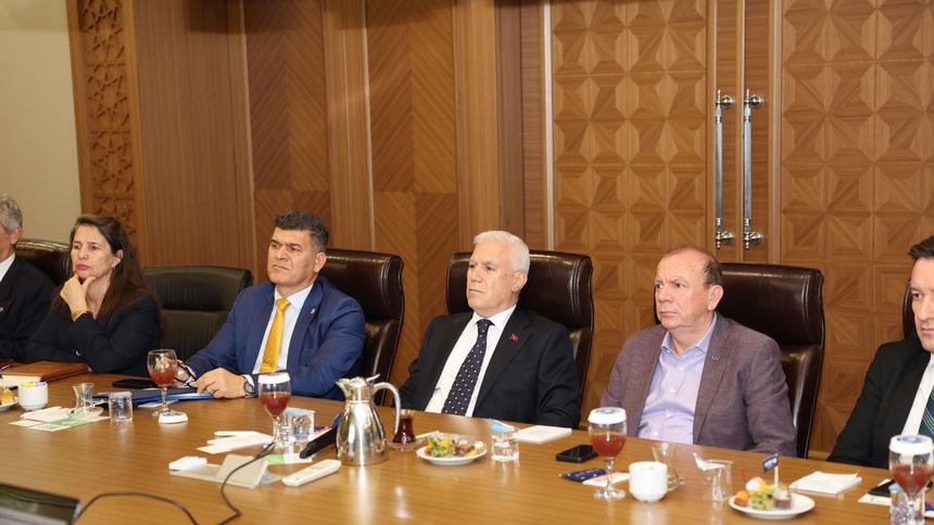 Bursa Büyükşehir Belediye Başkanı Bozbey: Su tüketen sanayi tartışılmalı