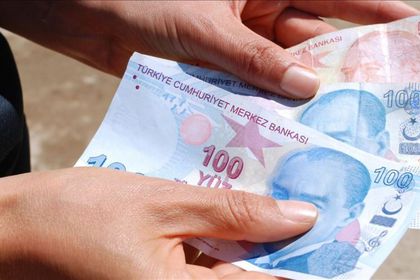 Cambaz ip üstünde, iş birlikçilerinin eli vatandaşın cebinde