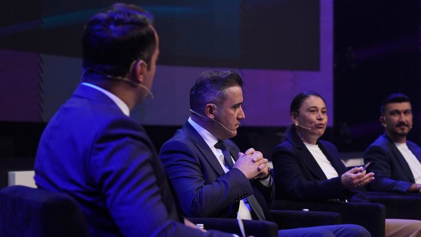 Kayra Export, IGEXX 2026’da E-İhracat Başarı Ödülü’nü Bakan Bolat’tan aldı