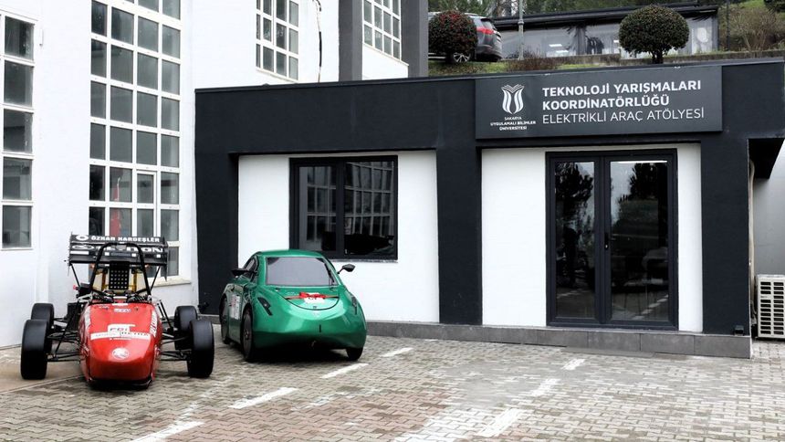 Modernize edilen SUBÜ Elektrikli Araç Atölyesi törenle açıldı