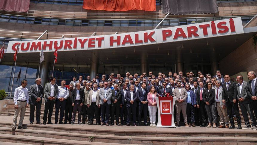 CHP’de salı sakin geçti, çarşamba günü yeniden hareketlendi CHP’de salı sakin geçti, çarşamba günü yeniden hareketlendi