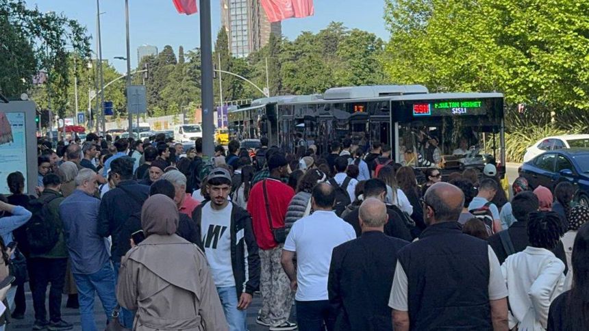 İBB duyurdu: Özel halk otobüsleriyle anlaşma sağlandı
