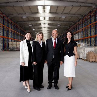 Antrepoculuğa kadın eli değdi