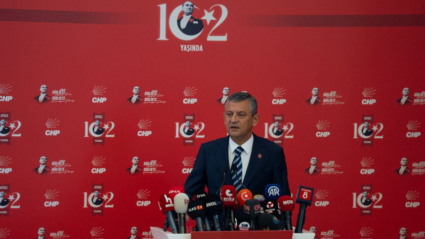 Özgür Özel: İsterlerse CHP’ye kayyum atasınlar biz yolumuzda yürüyeceğiz