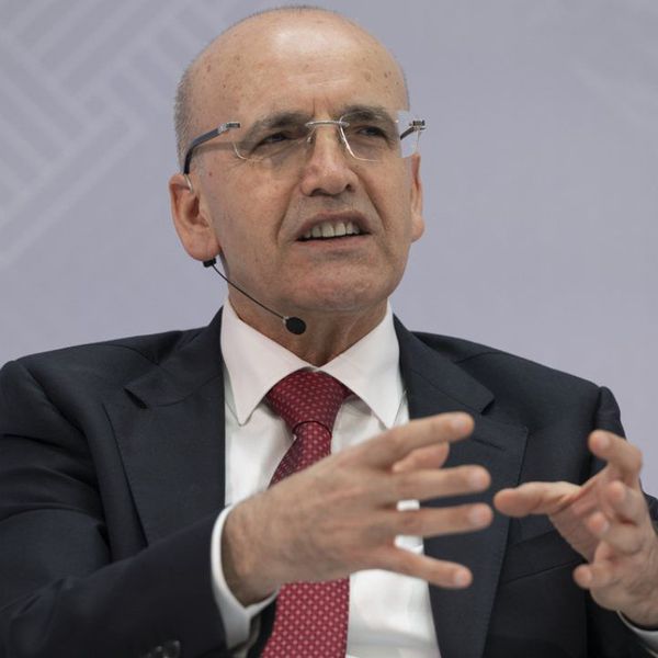 Şimşek: Riskleri azaltmaya ve fırsatları çeşitlendirmeye yatırım yapmak zorundayız