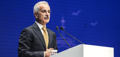 Uraloğlu: Son 20 yılda boğazlardan geçen gemi sayısı 2 milyonu aştı
