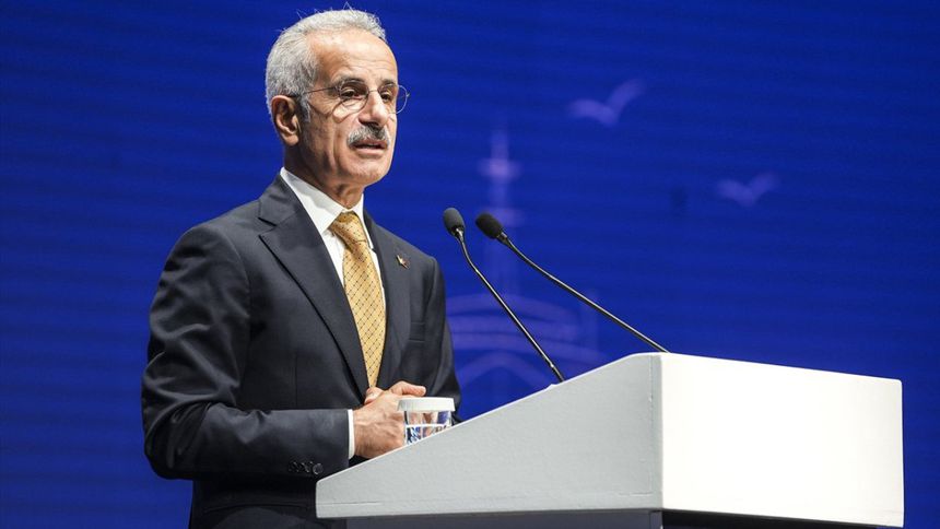 Uraloğlu: Son 20 yılda boğazlardan geçen gemi sayısı 2 milyonu aştı
