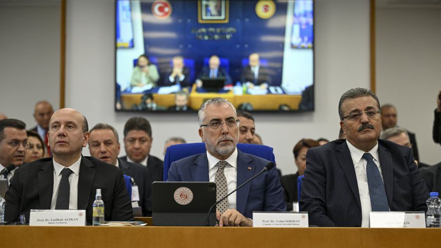 Bakan Işıkhan: Belediyelerin toplam borcu 234,2 milyar lira