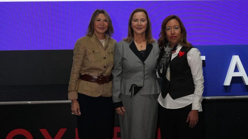 Kadınlar konuştukça cam tavanlar yıkılıyor