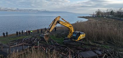 Sapanca Gölü kıyılarındaki kaçak yapılar yıkılıyor