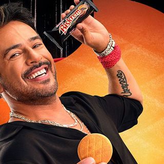 Biskrem'in reklam yüzü Emre Altuğ oldu