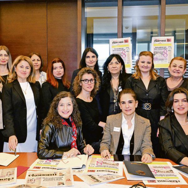 Kadın karar masasında