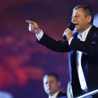 Özgür Özel: Egemenliği milletten alıp yargıya devretmek istiyorlar