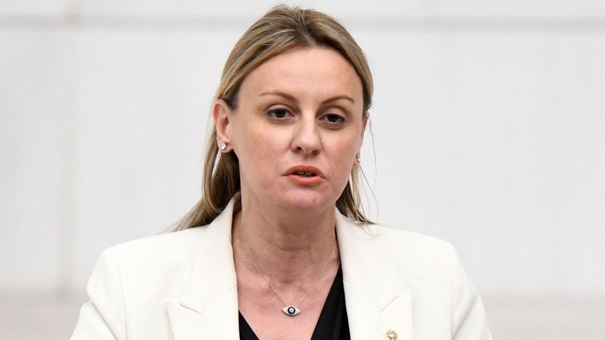 CHP'li Ösen: Üniversitelinin hayatta kalma maliyeti aylık 40 bin lira
