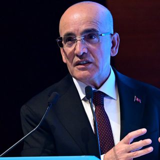 Şimşek: Zordaki sektörlere karşı asla duyarsız değiliz Şimşek: Zordaki sektörlere karşı asla duyarsız değiliz