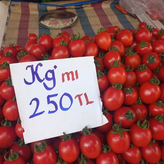 Nisan ayında meyve sebze miktarı azaldı, fiyatlar arttı