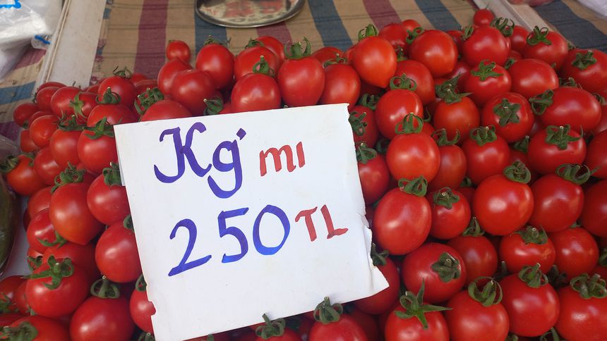 Nisan ayında meyve sebze miktarı azaldı, fiyatlar arttı