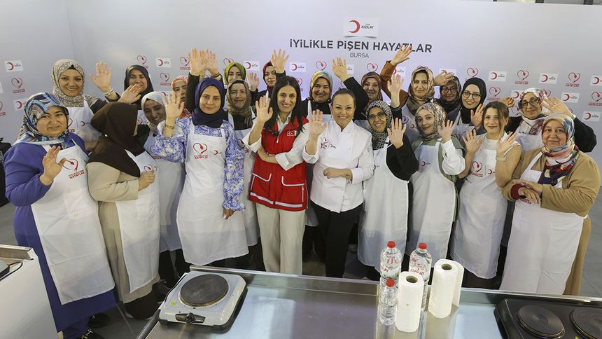 Türk Kızılay’ın “İyilikle Pişen Hayatlar” Atölyesi Bursa’da kadınlarla buluştu