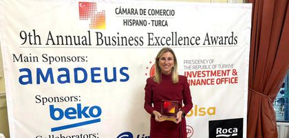 Ebru Özdemir'e 'Mesleki Liyakat Ödülü'