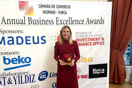 Ebru Özdemir'e 'Mesleki Liyakat Ödülü'