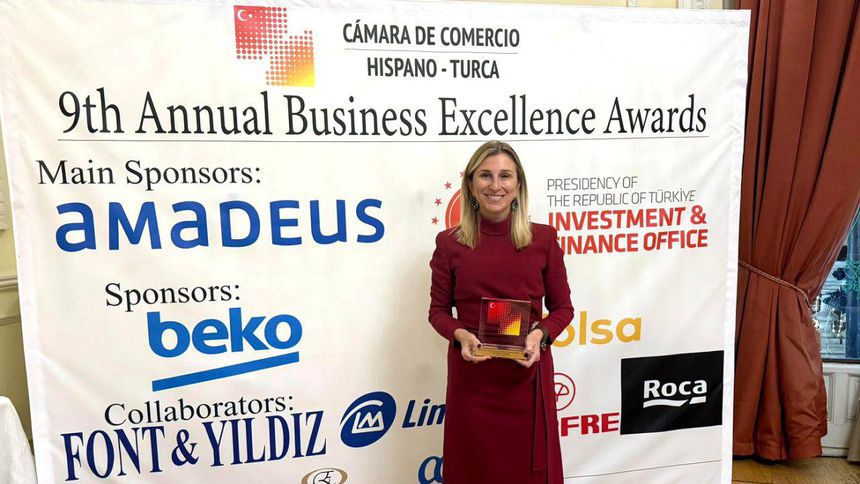 Ebru Özdemir'e 'Mesleki Liyakat Ödülü'