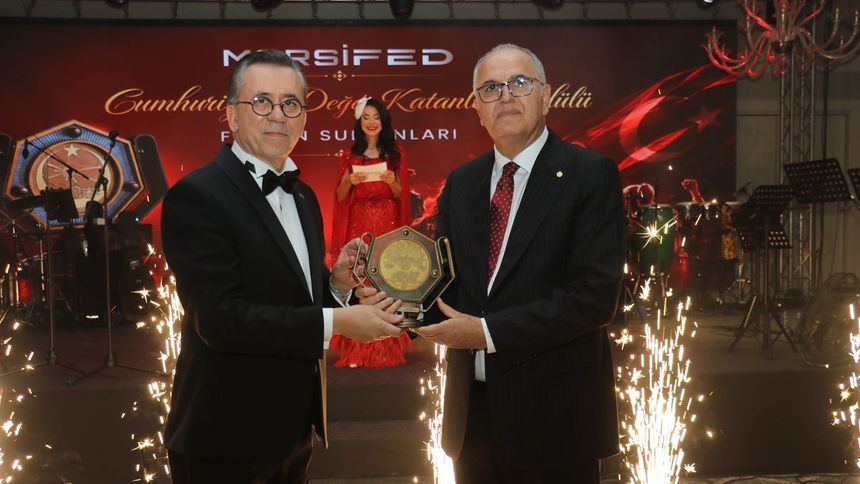 MARSİFED’den Filenin Sultanları’na Cumhuriyet ödülü