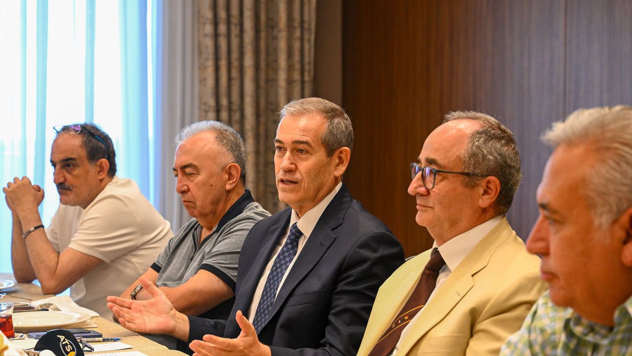 Antalya iş dünyası Antalya Limanı'nı tartışıyor