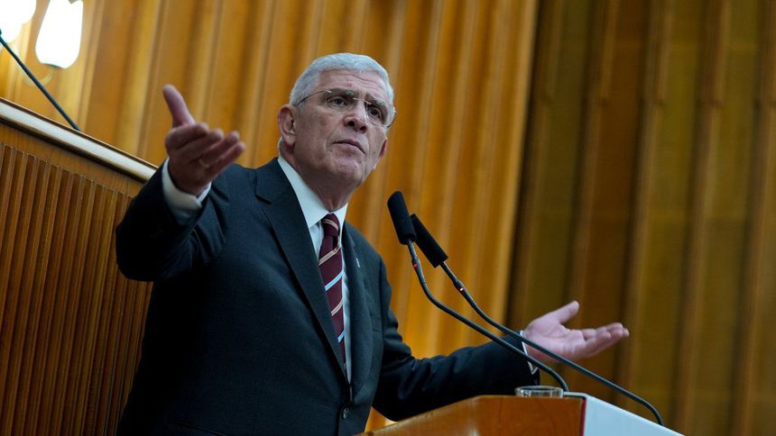 'Askeri vesayet bitti, asgari vesayet geldi' 'Askeri vesayet bitti, asgari vesayet geldi'