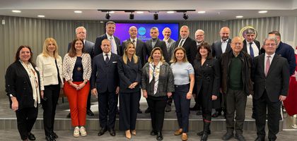 'Küresel belirsizliğe karşı reçete: güven, teknoloji ve ortak akıl'